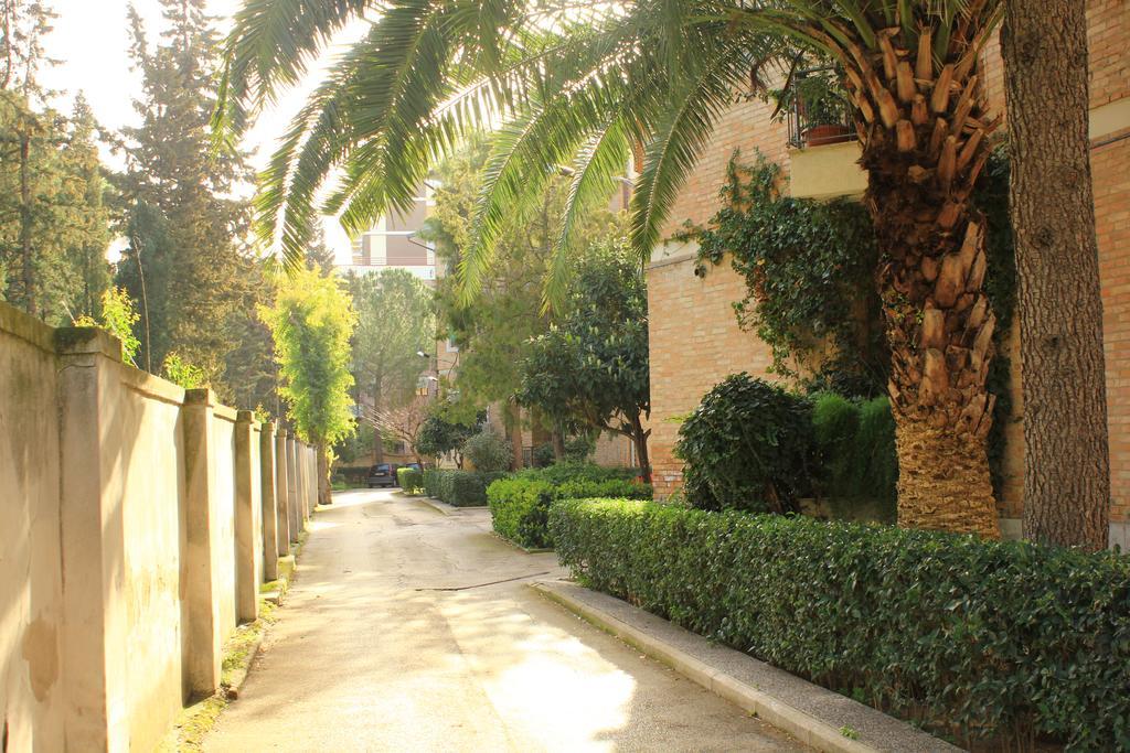 B&B Il Giardino In Città - Parcheggio Privato Gratuito Foggia Exterior foto